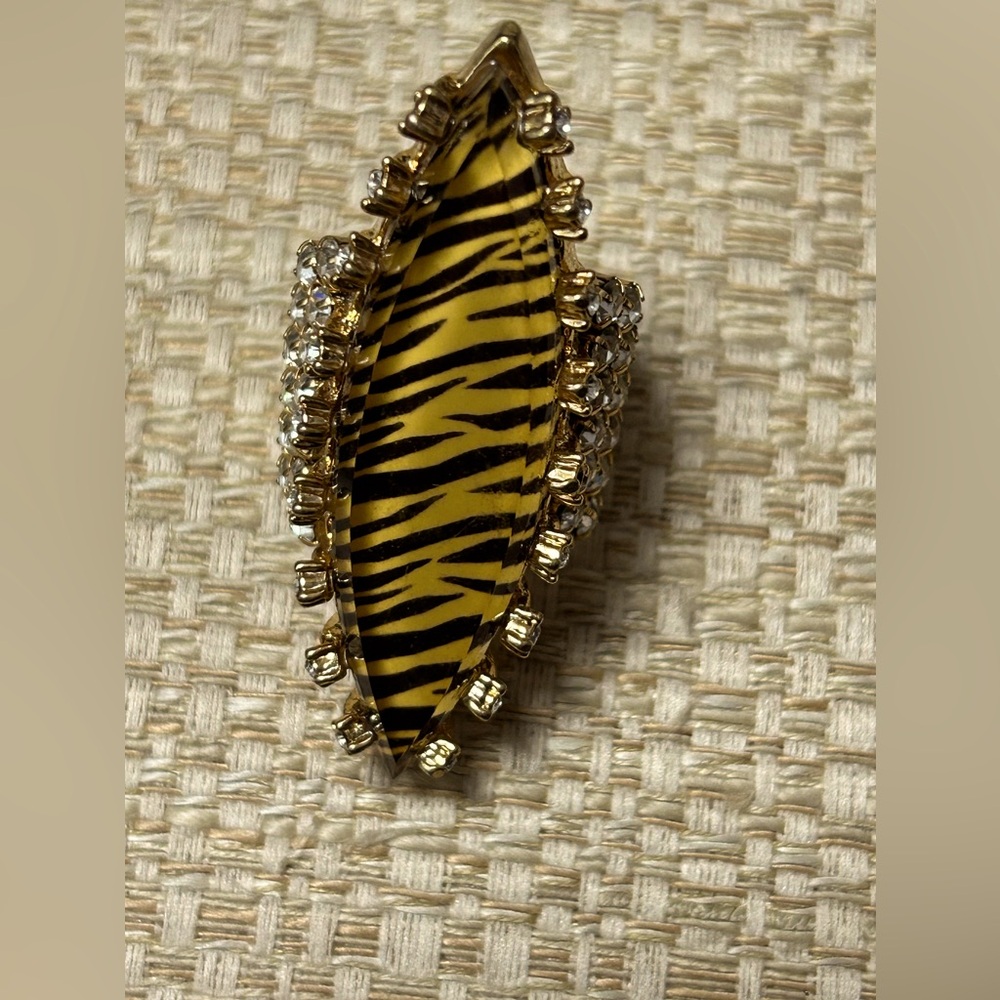 Betsy Johnson dinner bling animal print ring size 6